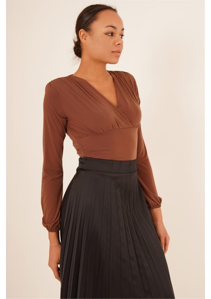 23254223 Sandy Kruvaze Yaka Büzgülü Vatkalı Uz.kol Bluz Kahve fiyatları