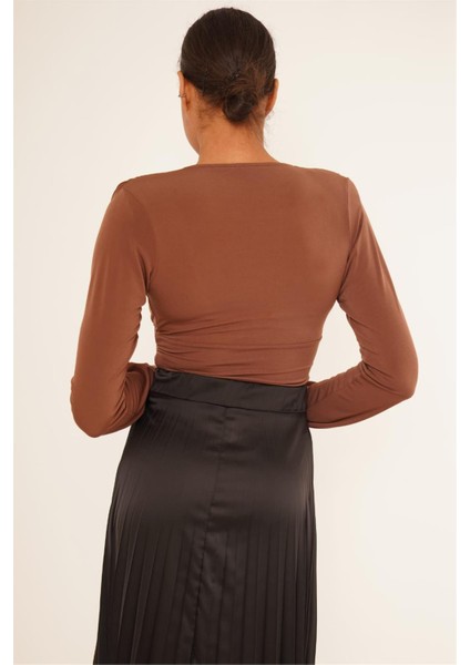 23254223 Sandy Kruvaze Yaka Büzgülü Vatkalı Uz.kol Bluz Kahve fırsatları