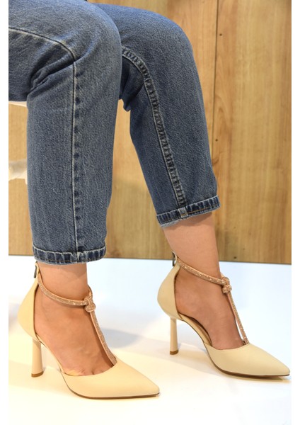 (Park Moda) Taş Biyeli Burnu Kapalı Taş Biyeli Topuklu Kadın Ayakkabı Bej modelleri
