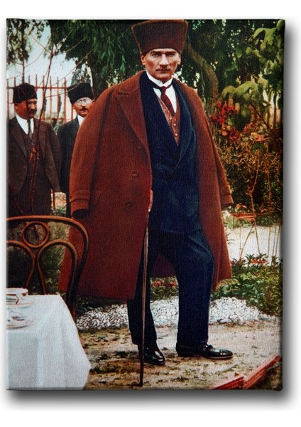 Takım Elbiseli Atatürk Kanvas Tablo