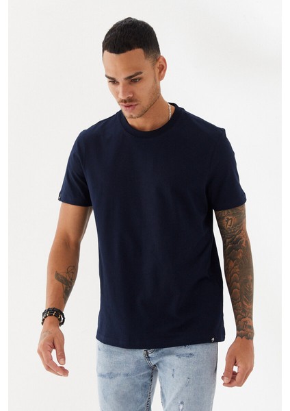 Etek Ucu Ebabil Silüet Baskı Düz Desen Bisiklet Yaka Regular Fit Tişört Lacivert indirimleri