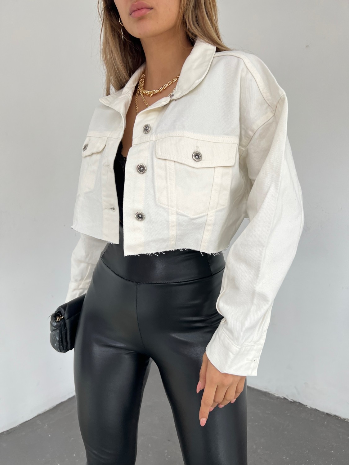 LB Laluna Butik Kadın Crop Kesim Ekru Denim Ceket Oversize Kalıp %80 Pamuk Özellikli görsel 2