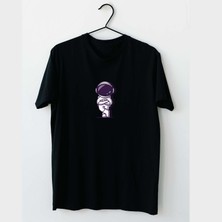 Mor Mürekkep Astronot Pozu Tasarım Baskılı Erkek Tshirt
