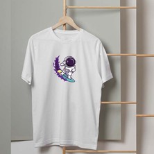 Mor Mürekkep Su Kayağı ve Astronot Tasarım Baskılı Kadın Tshirt