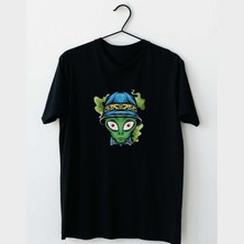 Mor Mürekkep Mavi Şapkalı Uzaylı Tasarım Baskılı Kadın Tshirt