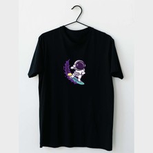 Mor Mürekkep Su Kayağı ve Astronot Tasarım Baskılı Erkek Tshirt