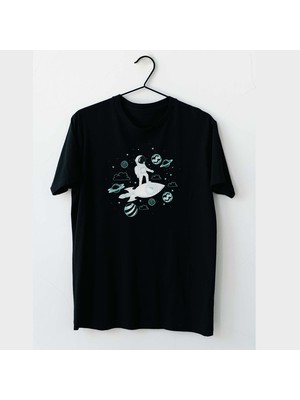 Mor Mürekkep Uzay Mekiği Üzerinde Astronot Tasarım Baskılı Erkek Tshirt