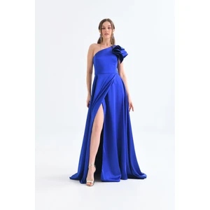 BK Butik Ek Omuz Detaylı Yırtmaçlı Saten Abiye