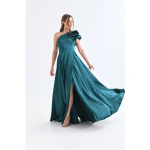 BK Butik Ek Omuz Detaylı Yırtmaçlı Saten Abiye