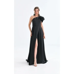 BK Butik Ek Omuz Detaylı Yırtmaçlı Saten Abiye