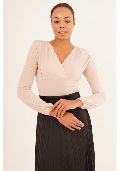 23254223 Sandy Kruvaze Yaka Büzgülü Vatkalı Uz.kol Bluz Tas