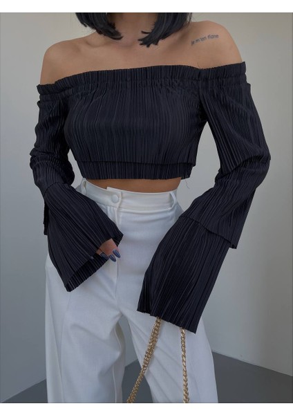 Kadın Madonna Yaka Piliseli Crop Bluz