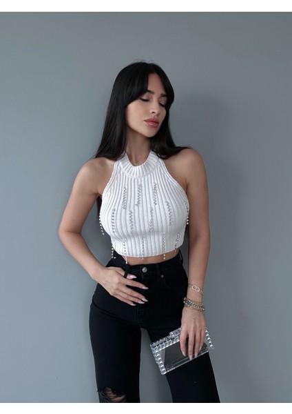 Kadın Ekru Zincir ve Taş Detaylı Omzu Açık Halter Yaka Triko Top Crop Bluz