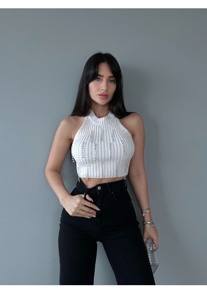 Kadın Ekru Zincir ve Taş Detaylı Omzu Açık Halter Yaka Triko Top Crop Bluz