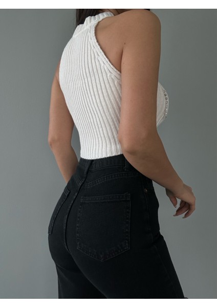 Kadın Ekru Zincir ve Taş Detaylı Omzu Açık Halter Yaka Triko Top Crop Bluz