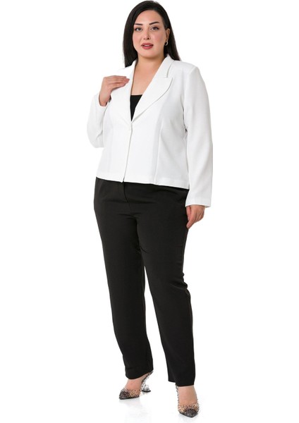 Büyük Beden Yaka Detaylı Vatkalı Astarsız Kısa Beyaz Ceket fırsatları