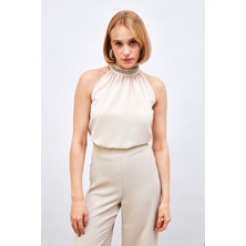 Sateen Yaka Aksesuarlı Kolsuz Bluz - Bej