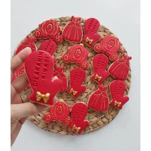 Tatlı Armağanlar Kına Gecesi Kına Elbisesi Kına Eldiveni ve Kına Arabası Butik Kurabiye - 20 Adet