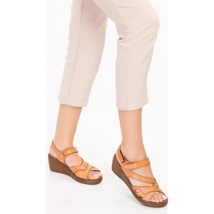 ARTI ARTI AYAKKABI ARTI-ARTI014-0104-1 Deri Kadın Dolgu Topuk Taba Sandalet Ayakkabı