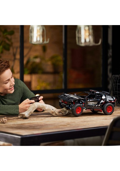 Technic Audi Rs Q E-Tron 42160 - 10 Yaş ve Üzeri Uzaktan Kumandalı Ralli Arabalarını Seven Çocuklar Için Yaratıcı Oyuncak Yapım Seti (914 Parça)