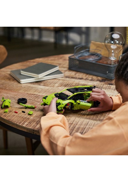 Technic Lamborghini Huracán Tecnica 42161 - Oyuncak Süper Spor Arabaları Seven 9 Yaş ve Üzeri Çocuklar Için Yaratıcı Oyuncak Yapım Seti (806 Parça)