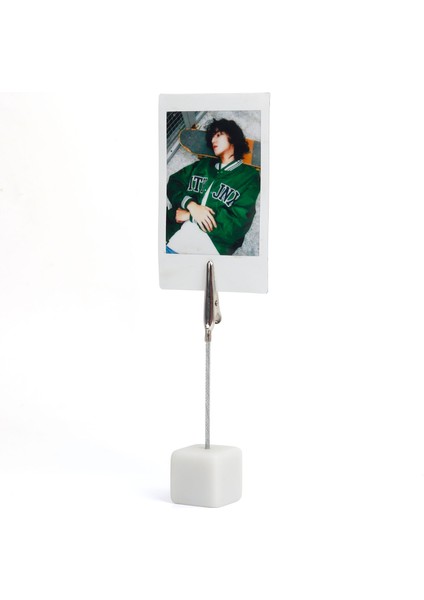 Instax Mini 12 Beyaz Fotoğraf Makinesi - 10'lu Film - Kıskaçlı Resim Standı ve Silikon Kılıf Seti