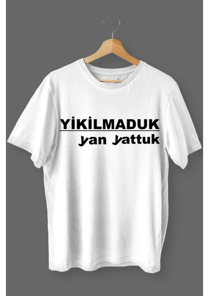 Yıkılmaduk Yan Yattuk Baskılı Pamuklu Likralı T-Shirt (Siyah Yazılı Beyaz