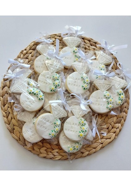 Çiçekli Isimli Gelin Tektaş Yüzük Butik Kurabiye - 20 Adet modelleri