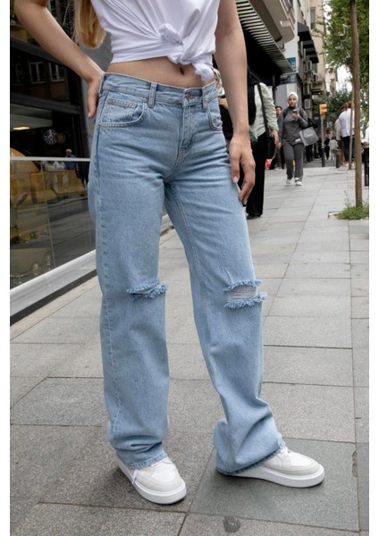 Kadın Dekoratif Yırtıklı Düz Kesim Jean modelleri