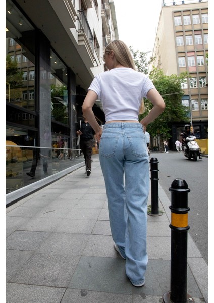 Kadın Dekoratif Yırtıklı Düz Kesim Jean fırsatları