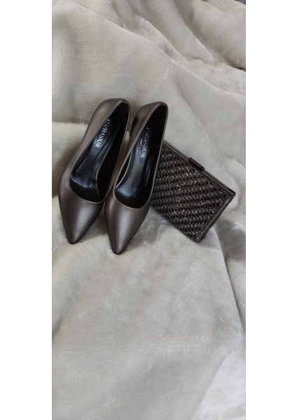 Füme Sivri Burun Kadeh Ökçe Kadın Ayakkabı AS1A Füme 37 ST02593-13135 indirimleri