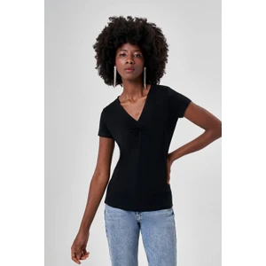 Büzgülü V Yaka Siyah Tshırt