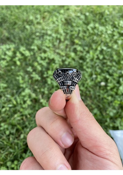 925 Ayar Gümüş Oval Siyah Oniks Taşlı Zirkon Detaylı Erkek Yüzük indirimleri