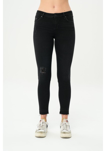 Naomi Siyah Yıpratmalı Paçası Kesikli Normal Bel Skinny Fit Jean Pantolon C 4526-053 fiyatları