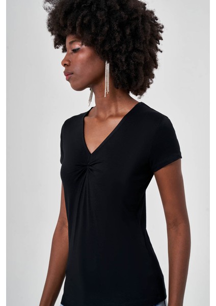 Büzgülü V Yaka Siyah Tshırt fırsatları