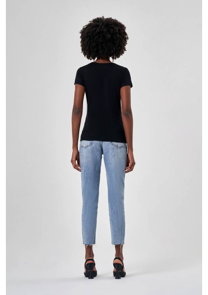 Büzgülü V Yaka Siyah Tshırt indirimleri