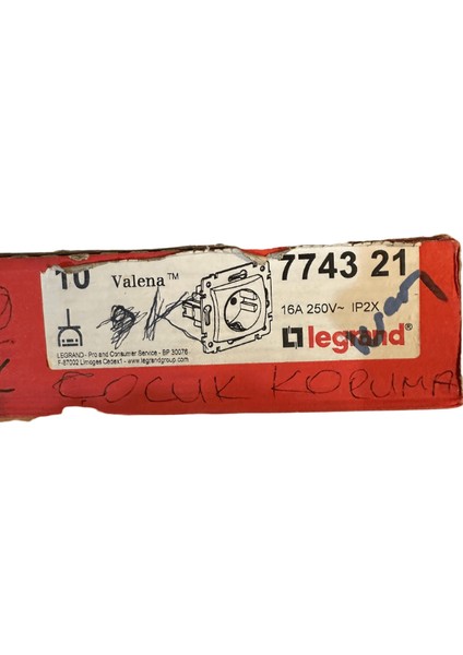 Valena 774321 Çocuk Korumalı Priz Krem Bej Çerçeve Dahil