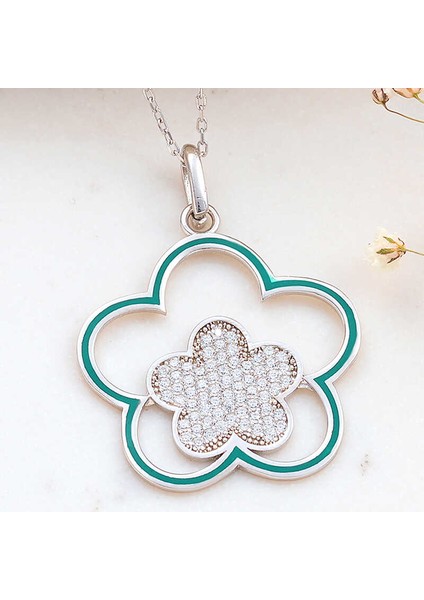 Gümüş Çiçek Desenli Kadın Kolye
