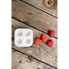 Çilek Dörtlü Mum Kalıbı ( Silikon ) ( 2,5 x 2,5 x 3 cm ) ( Küçük Süsleme Kalıbı) 1 Adet