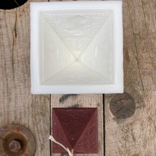 Piramit Mum Kalıbı 7X7X8 cm Orta ( Silikon )