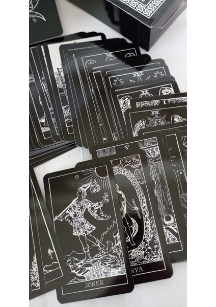 Siyah Tarot Destesi