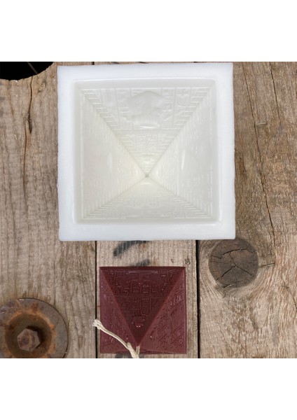 Piramit Mum Kalıbı 7X7X8 cm Orta ( Silikon )