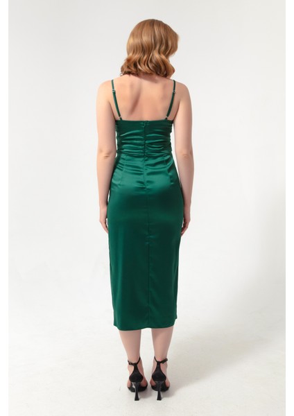 Kadın Zümrüt Yeşili Ince Askılı Yırtmaçlı Midi Saten Abiye Elbise indirimleri