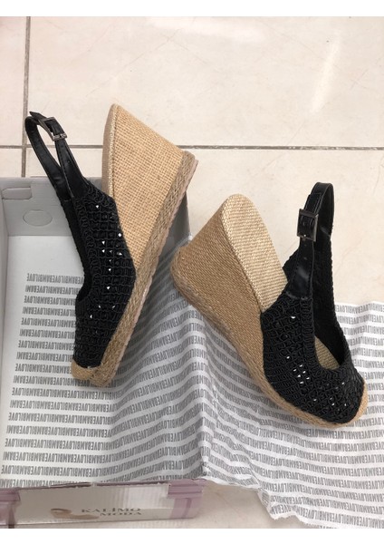 Hasır Dolgu Taban Önü Kapalı Taşlı Günlük Kadın Sandalet