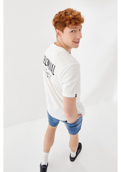 Subliminal Ny City Baskılı Bisiklet Yaka Regular Fit Tişört Ekru indirimleri