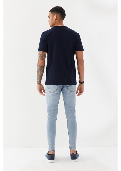 Göğüs Ruber Baskı Düz Desen Bisiklet Yaka Regular Fit Tişört Lacivert fırsatları