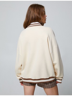 Koton Oversize Kolej Sweatshirt Biye Detaylı V Yaka Nakışlı