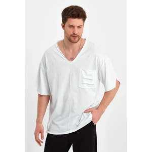 Cep Detaylı V Yaka Süper Oversize T-Shirt