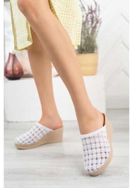Dolgu Taban Ekose Örgü Burnu Kapalı Beyaz Kadın Terlik fiyatları