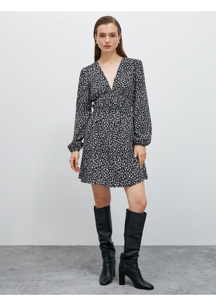 Çiçekli Mini Elbise V Yaka Uzun Kollu